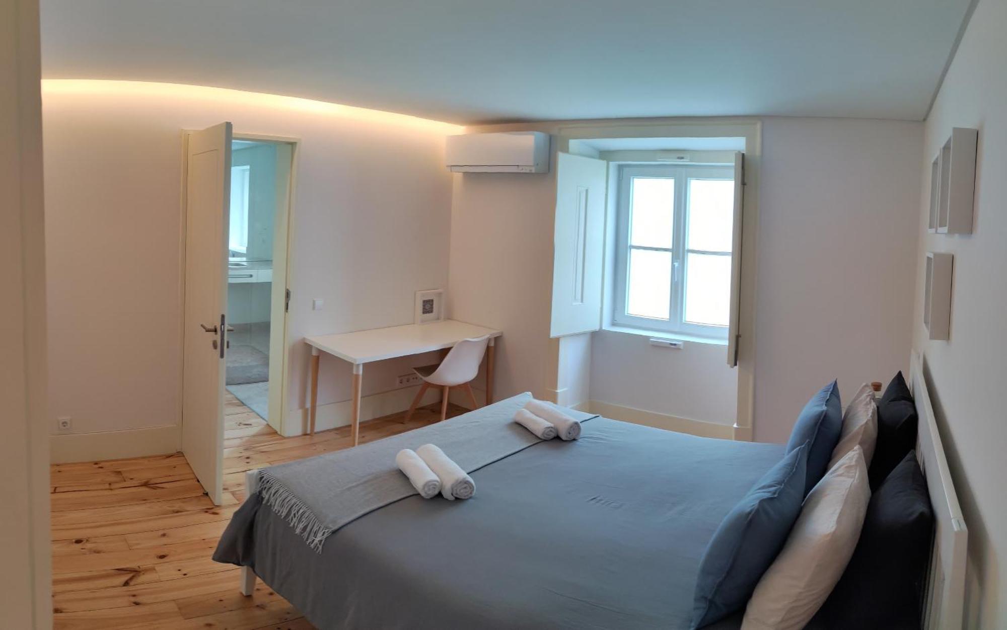 Suite In Cozy Apartment In Chiado In Shared House Lisboa Extérieur photo